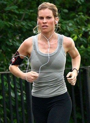 Hilary Swank Body Measurements Bra Size Height Weight Shoe。